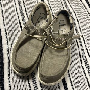 Men’s hey dude shoes beige